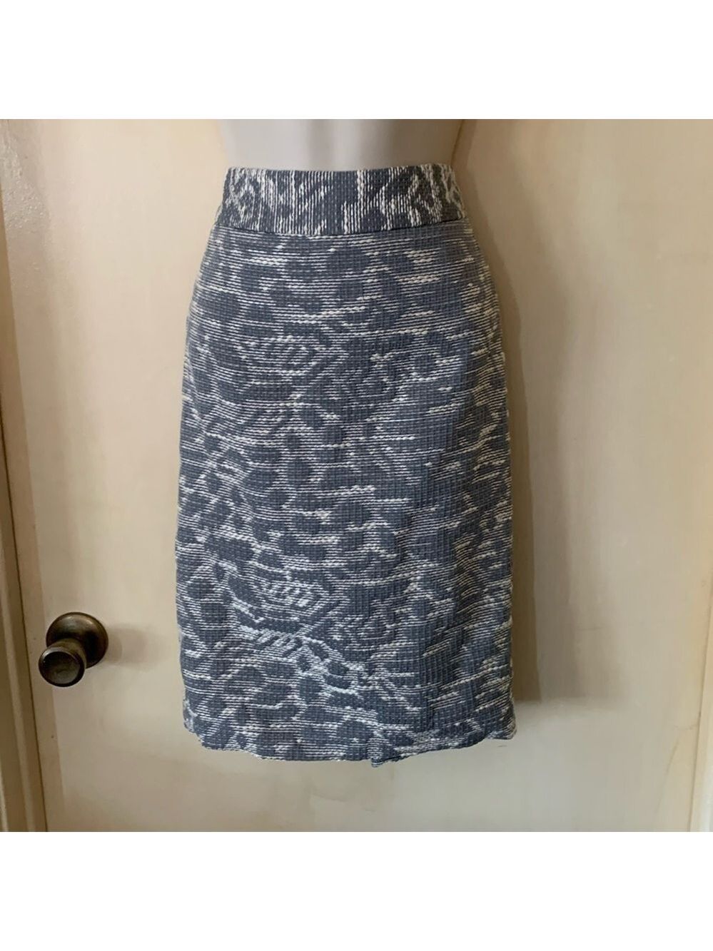 Ann Taylor grey/tan tapestry a line skirt size 8